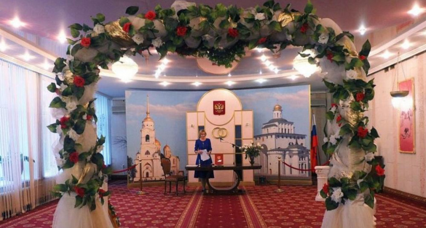 Самый пожилой жених во Владимирской области вступил в брак в 77 лет: статистика по свадьбам за март
