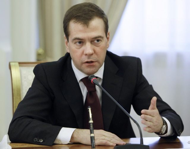 За первые полгода в общественные приемные Медведева обратились 1,3 млн человек