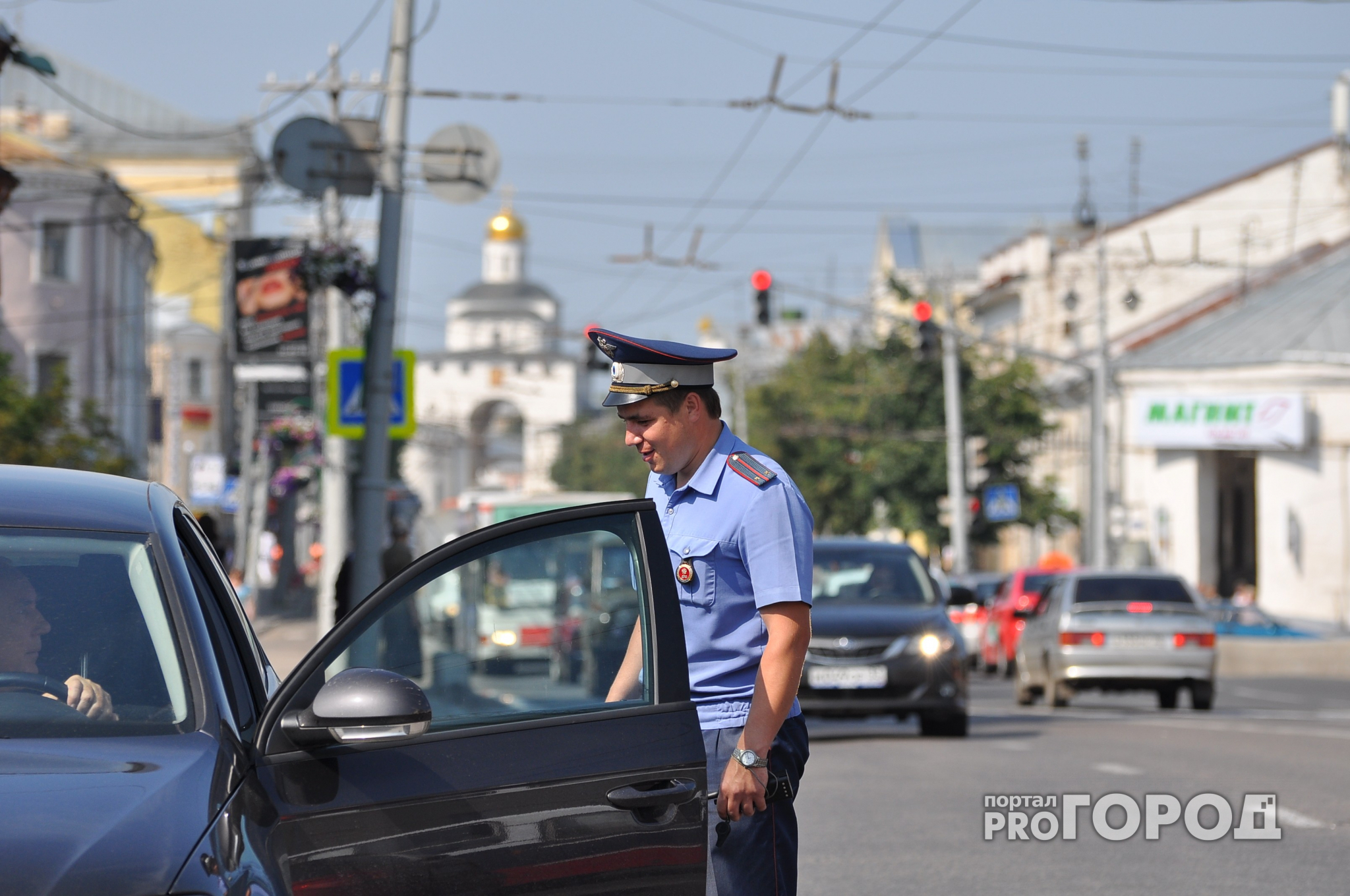Водителей в РФ обяжут носить светоотражающие жилеты