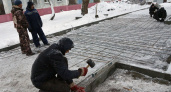 В Муроме сорвали срок контракта и теперь кладут плитку на снег