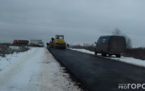 Владимирцы стали свидетелями, как дороги ремонтируют в снегопад