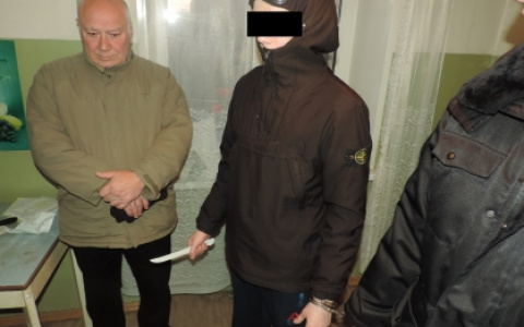 Подросток из Кольчугино пырнул друга ножом из-за 500 рублей