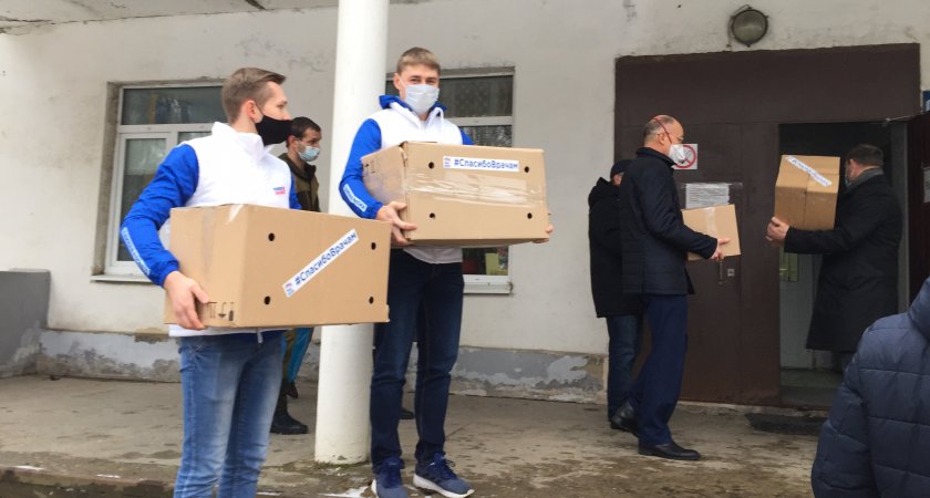 Помощь врачам и людям: «Единая Россия» подвела итоги работы волонтерских центров