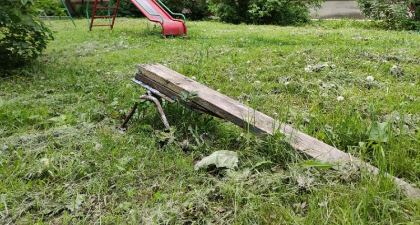 Владимирские общественники снова увидели дефективные и опасные детские площадки 
