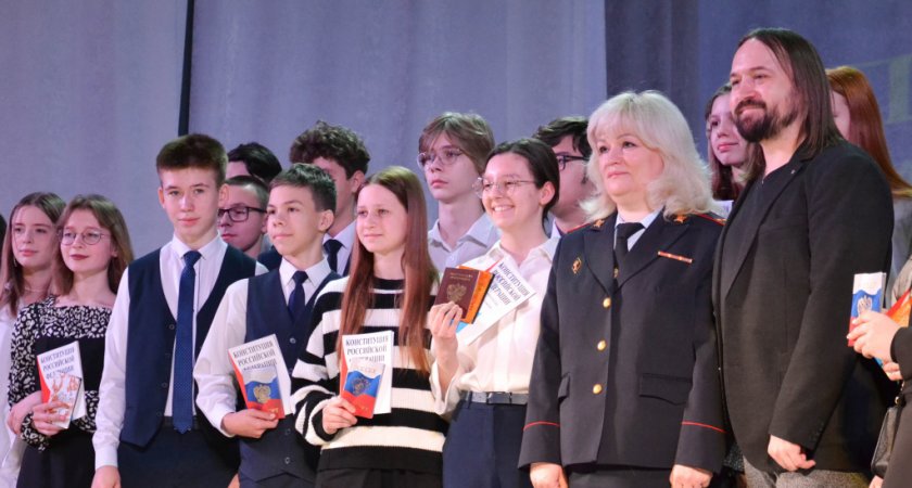 35 юных владимирцев в торжественной обстановке получили российские паспорта