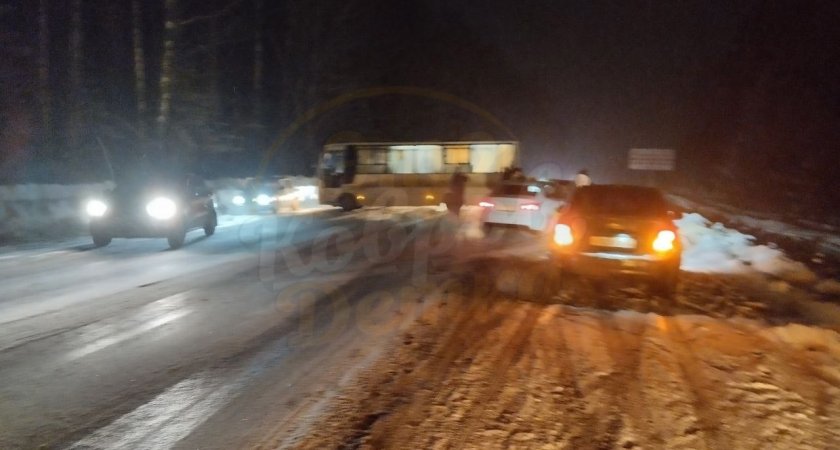Массовое ДТП: в Коврове пассажирский автобус развернуло поперек дороги
