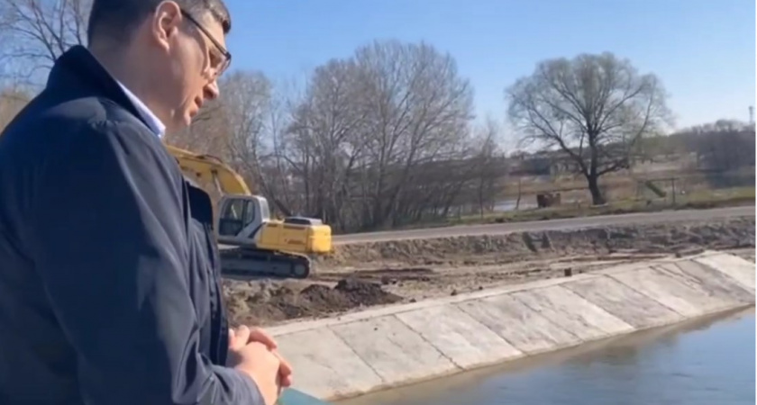 Губернатор Авдеев проверил ход спасения реки в Селивановском районе