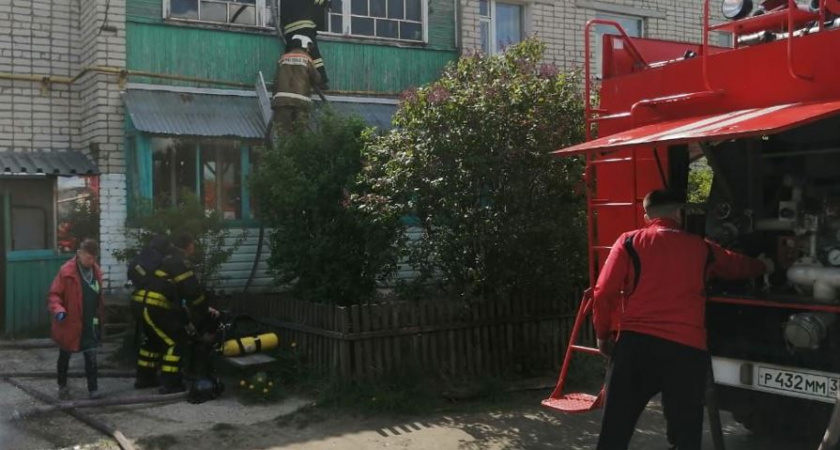 Судогодскую пенсионерку на пожаре спасли пожарный извещатель и пожарный-человек