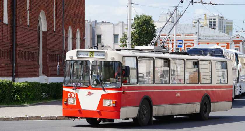 В субботу с вокзала отправится первая экскурсия на ретро-троллейбусе