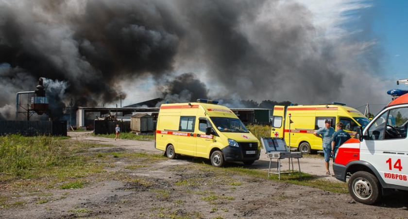 На крупном пожаре в Ковровском районе огнеборцы теряли сознание от тепловых ударов