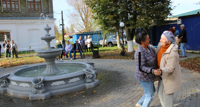 Во Владимирской области сельский староста за свой счет установил фонтан