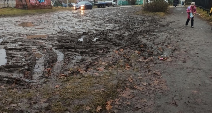 В Кольчугино дети пробираются до школы через грязь по колено