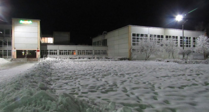 В городе Радужный эвакуировали 2 школы