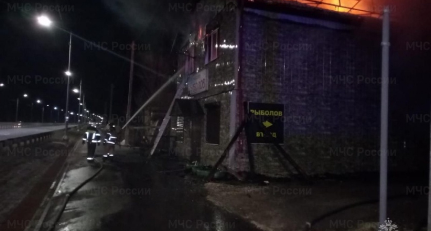Во Владимирской области загорелось здание магазина