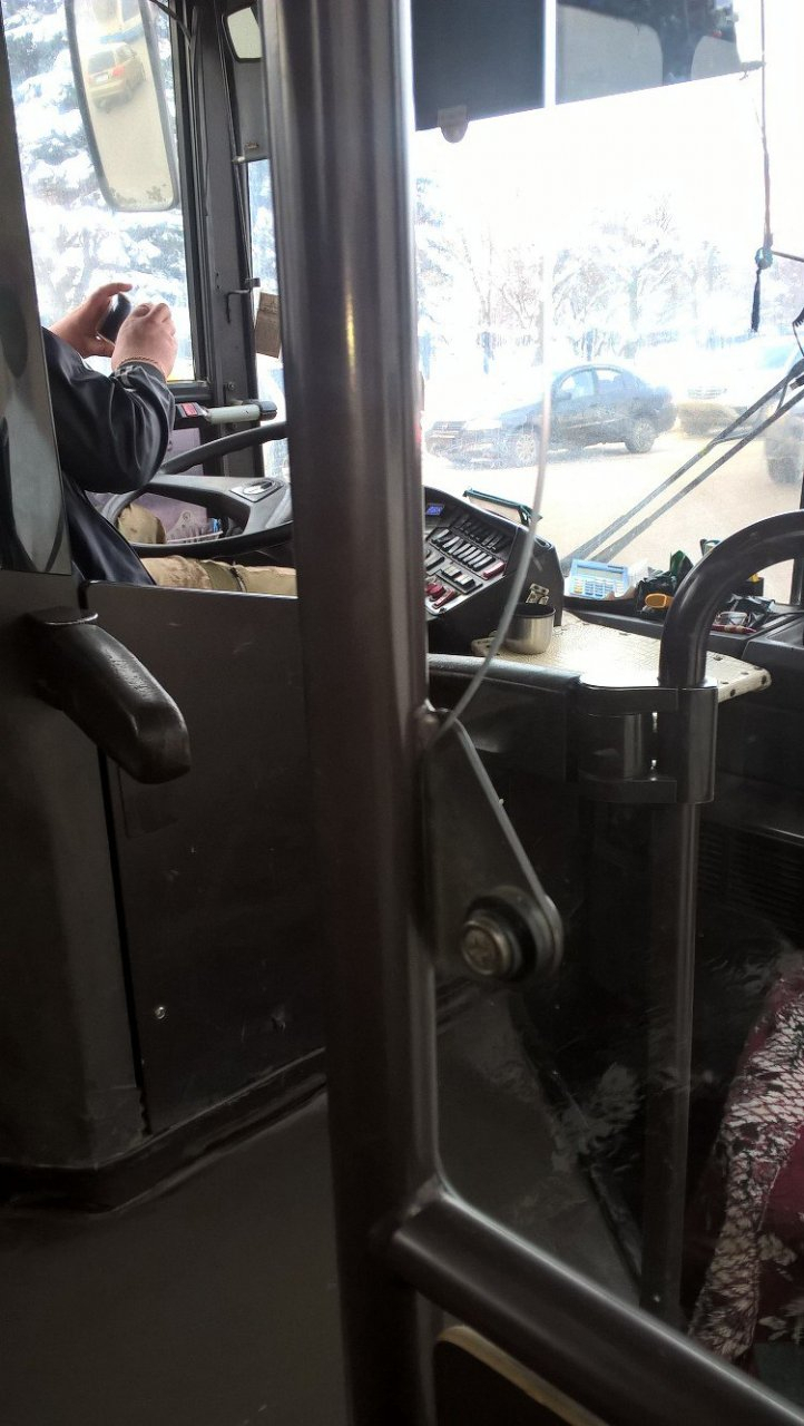 Владимирского водителя автобуса застали за селфи на рабочем месте