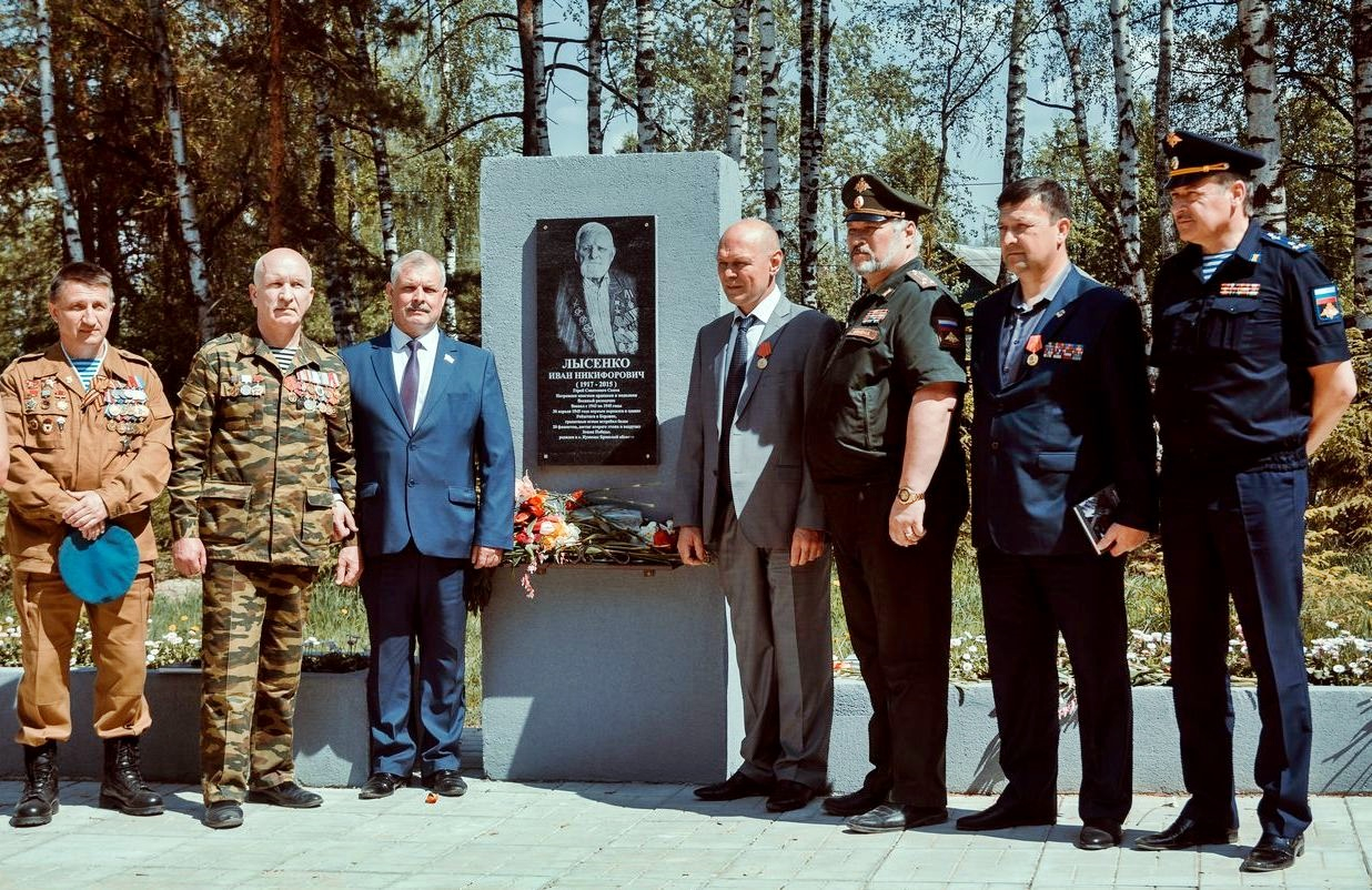 В Ковровском районе открыли три памятника землякам-героям