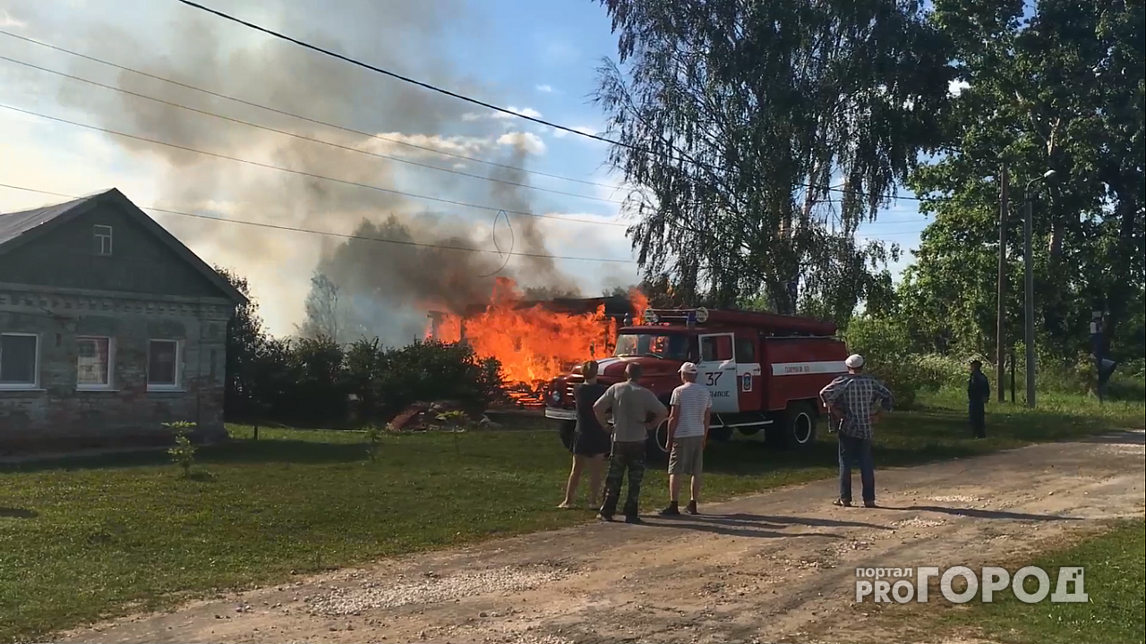 В Юрьев-Польском районе сгорел дом после того, как уехали хозяева (видео)