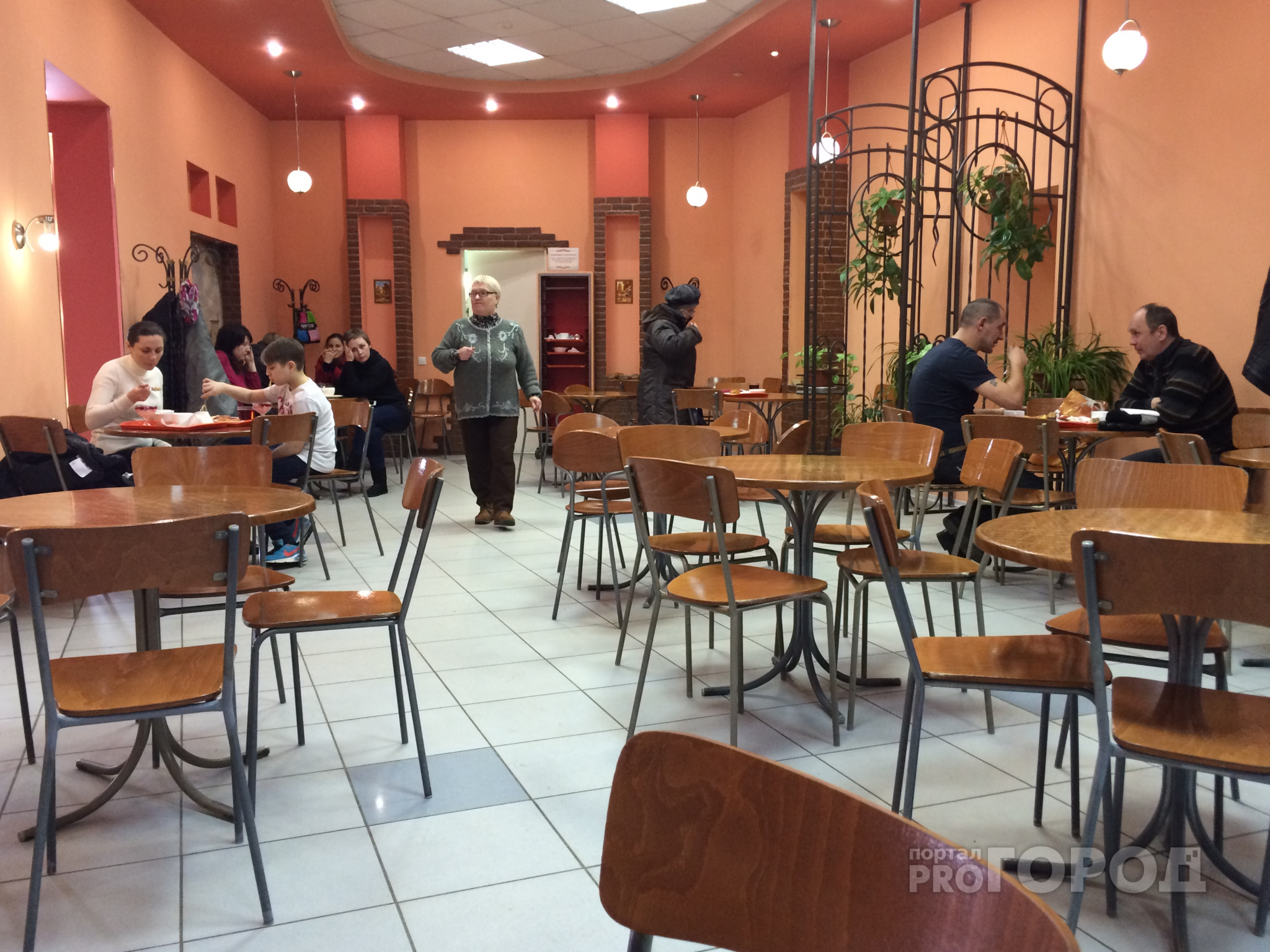 Двое жителей Александрова "сыграли" на слабостях посетителей кафе и пивнушек