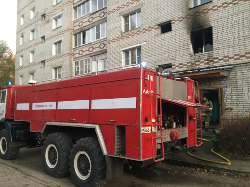 В Петушках пожарные спасли женщину из горящей квартиры