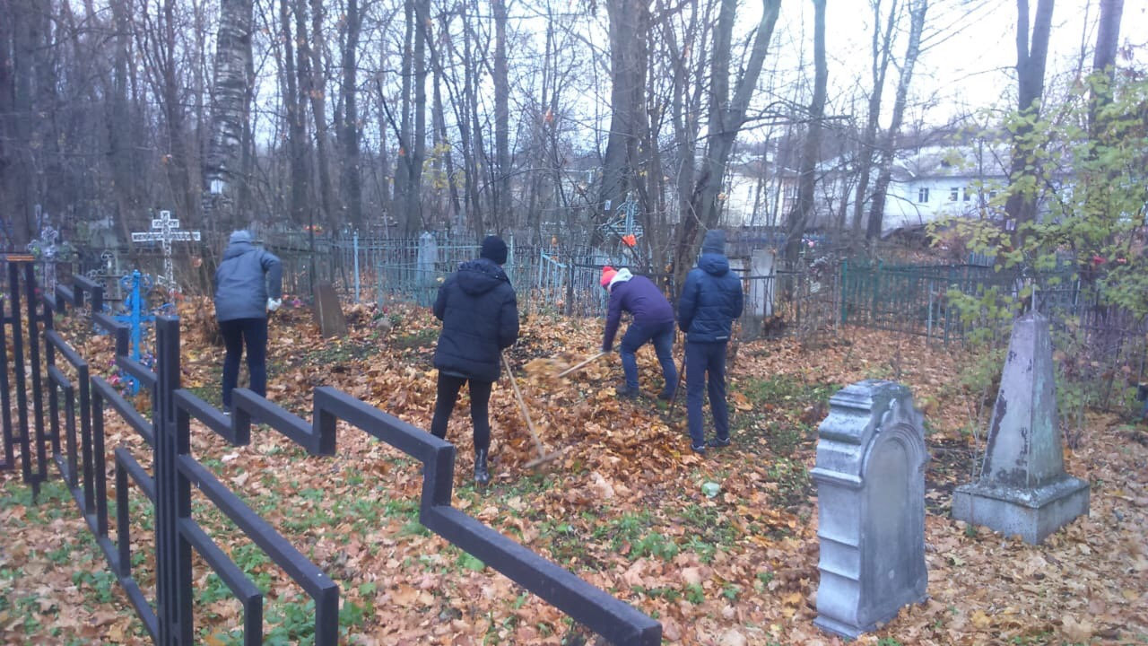 Владимирские студенты нашли труп во время уборки на кладбище