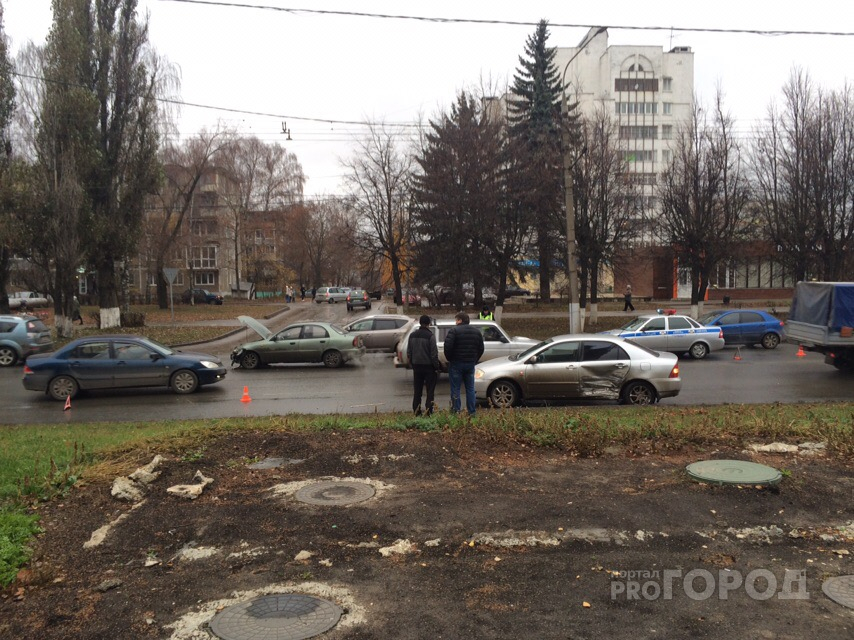 На проспекте Строителей во Владимире произошла серьезная авария