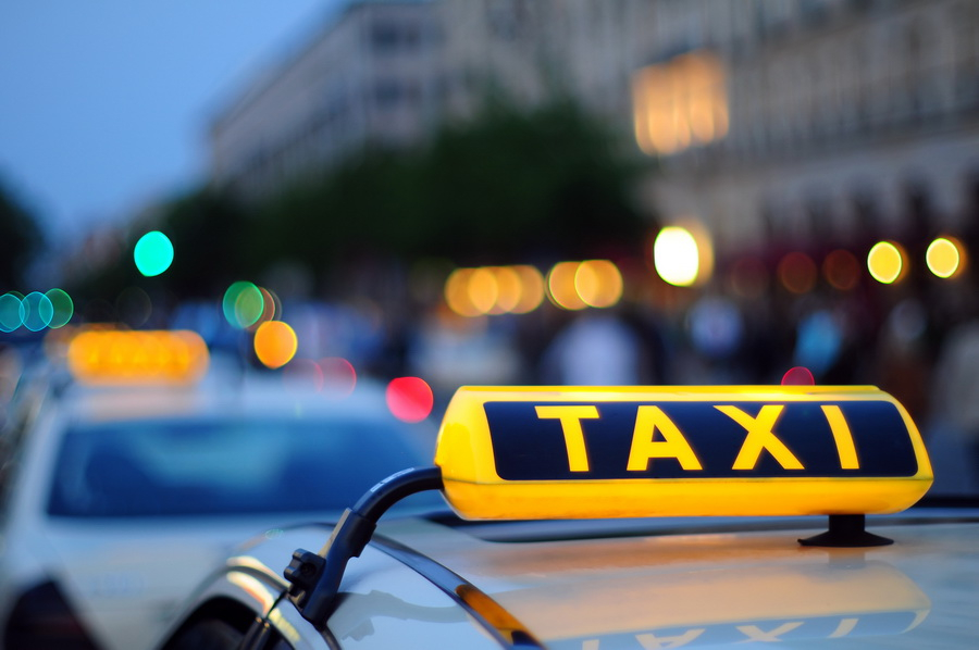 В Муроме мужчина прокатился в такси по городу и обокрал водителя