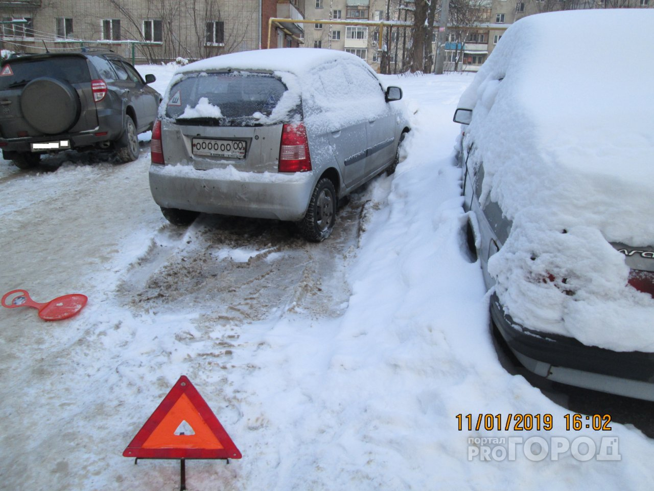 Во Владимире разыскивается трактор, помявший припаркованный автомобиль