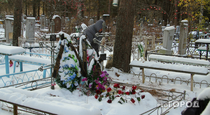 Владимирец незаконно торговал местами на кладбище