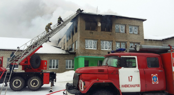Детей отправили на каникулы: сгоревшую под Владимиром школу восстанавливают