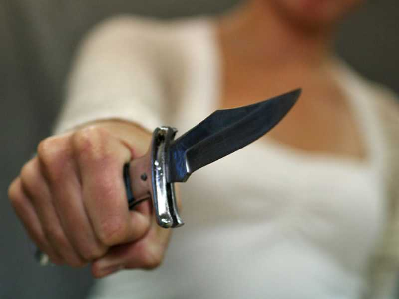 Ковровчанка пырнула жениха ножом в грудь за отказ брать её замуж