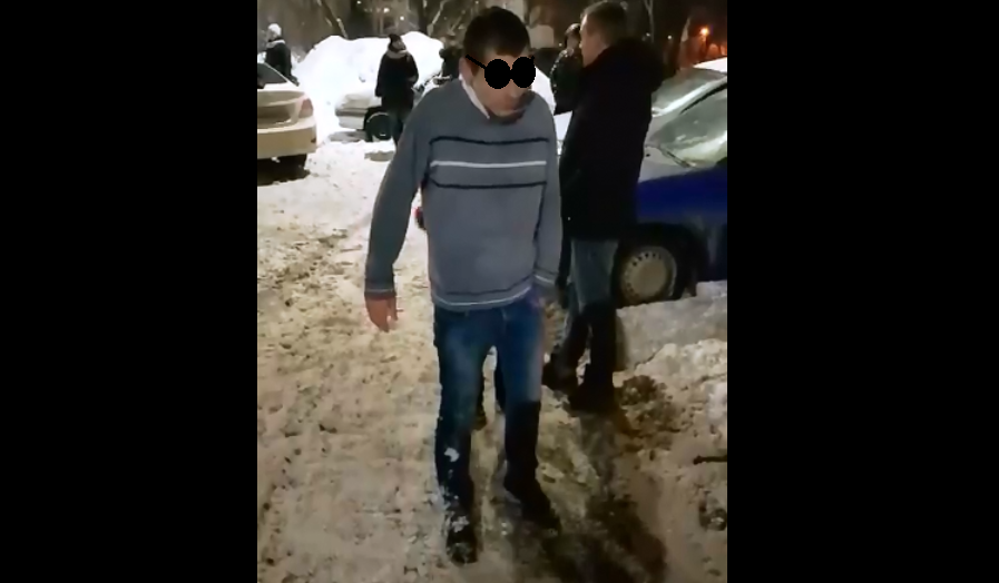 Жители Владимира задержали невменяемого таксиста прямо на улице (видео)