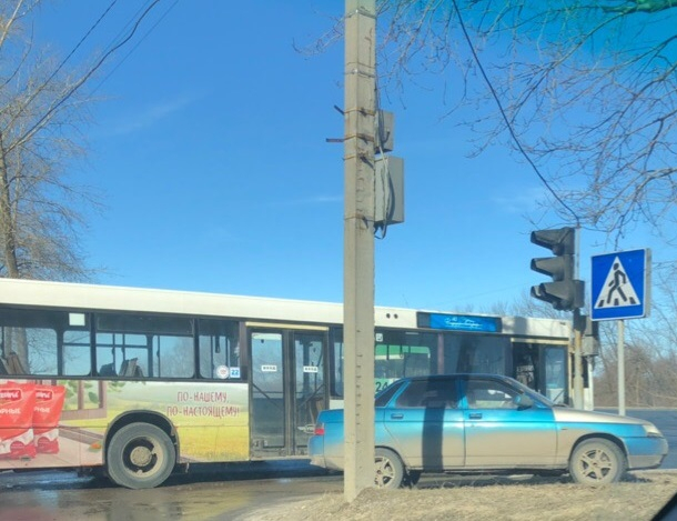 ДТП во Владимире: автобус столкнулся с легковушкой на выезде на Пекинку