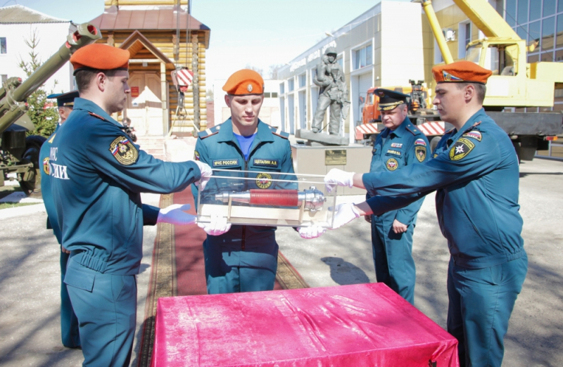 Владимирские спасатели заложили капсулу с посланием пожарным 2049 года