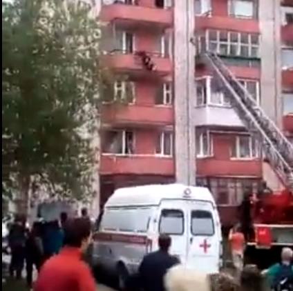 Кольчугинского "Тарзана" спасателям пришлось снимать с пятого этажа