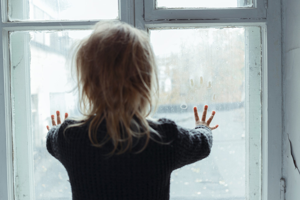 В Муроме из окна выпала двухлетняя девочка
