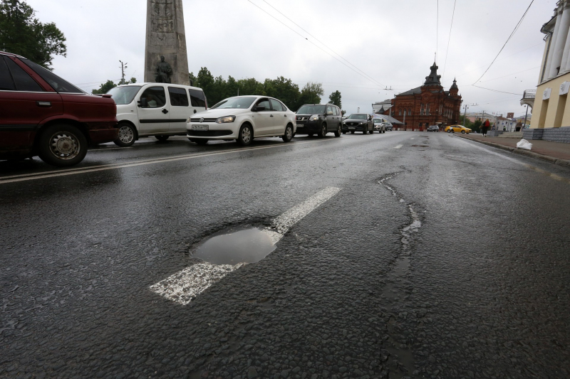 Владимирцы считают ямы на «убитых» дорогах и требуют качественного ремонта