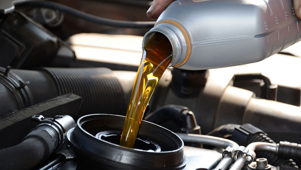 Как правильно выбрать моторное масло, чтобы сохранить жизнь двигателя?