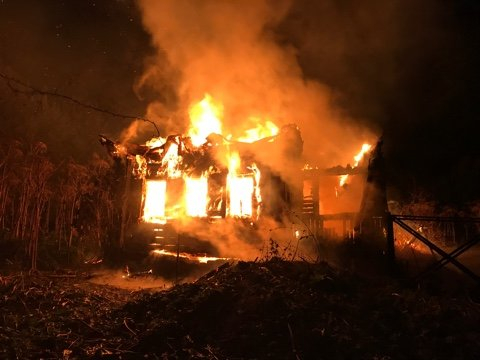 В Судогодском районе полностью сгорел дом