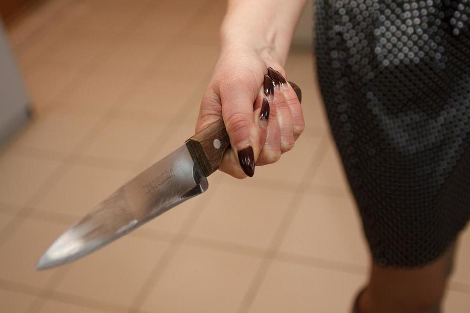 Девушка из Мурома с ножом напала на прохожую ради 600 рублей
