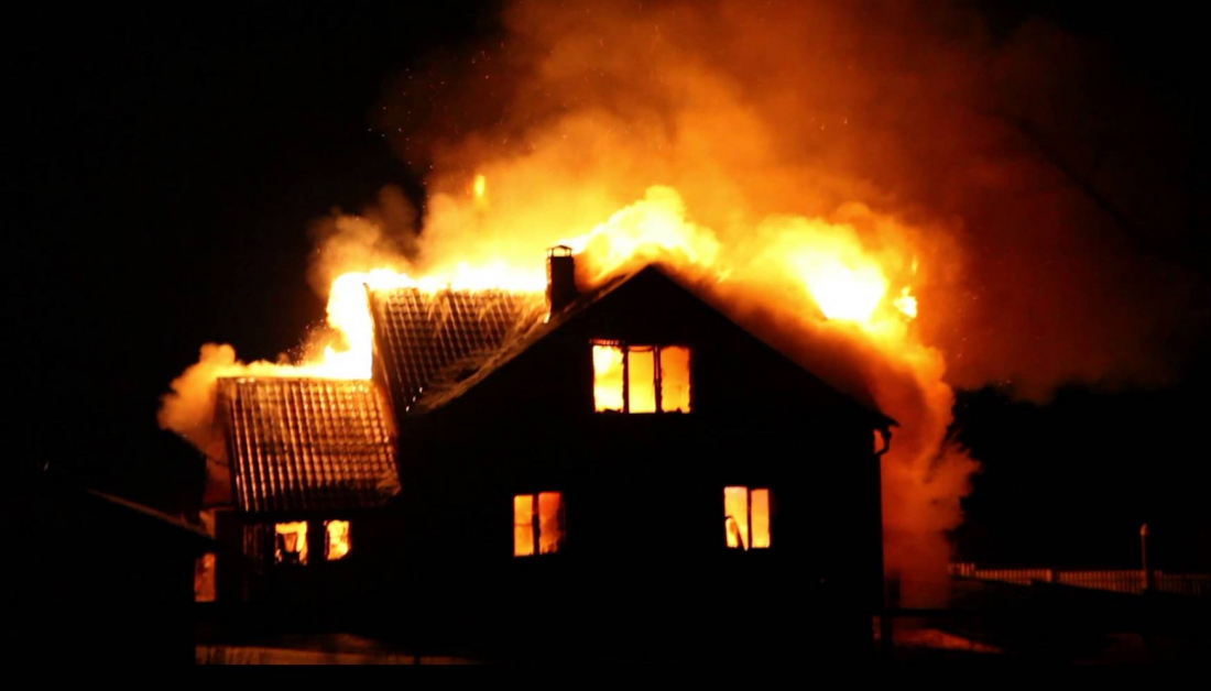 Сегодня в Судогодском районе горел дом. Выгорело 50 квадратных метров