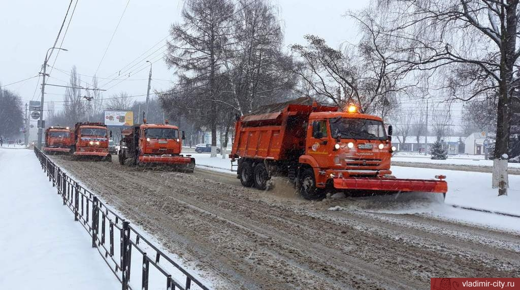 Более 50 единиц техники убирают заснеженные улицы Владимира