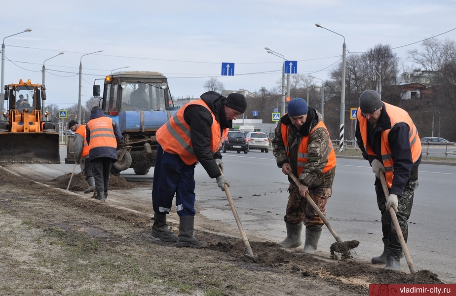 Дороги во Владимире начали отмывать от зимней грязи