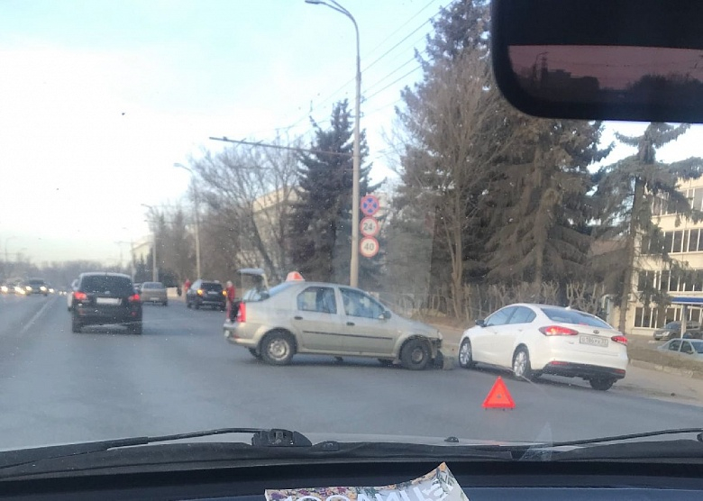 Из-за ДТП с такси у Химзавода город опять встал в пробку
