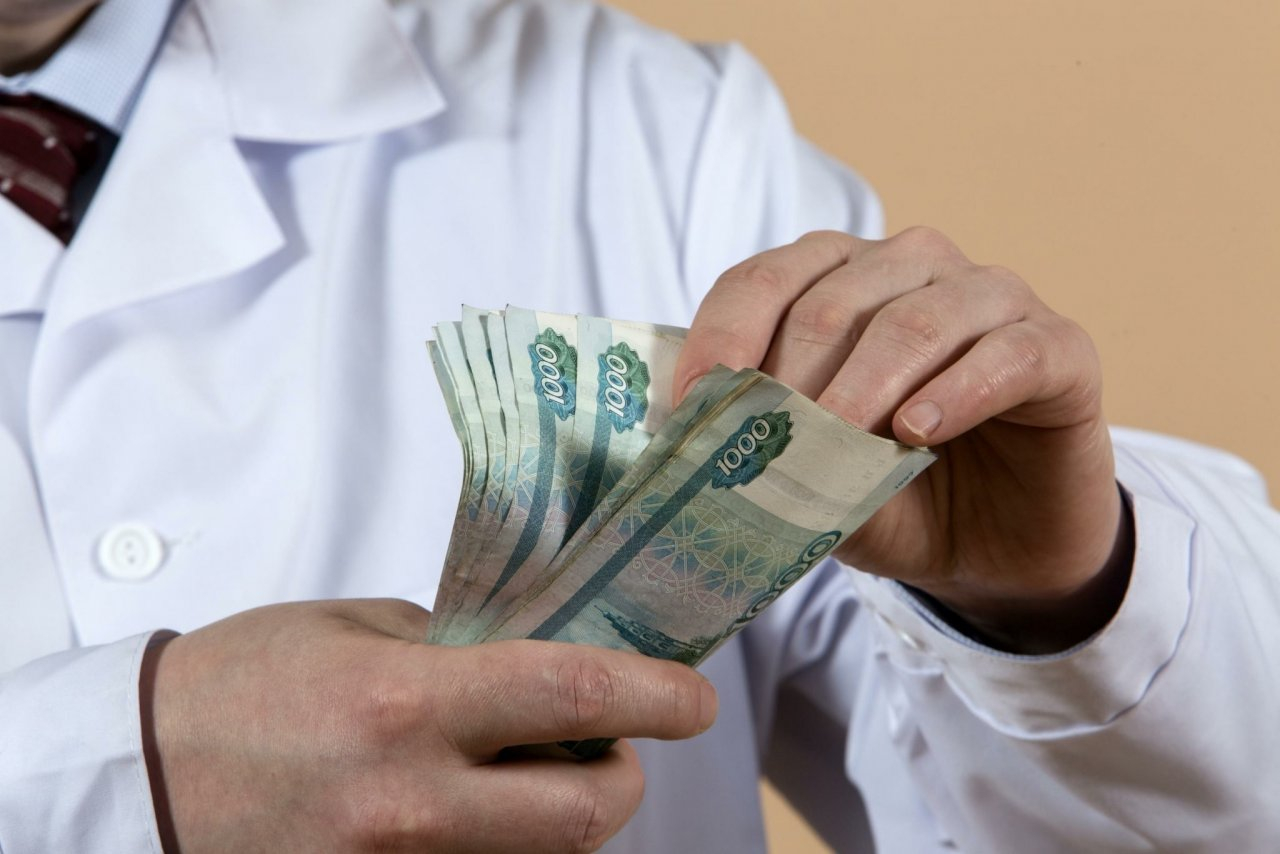 Власти утверждают, что все владимирские медики получили положенные выплаты
