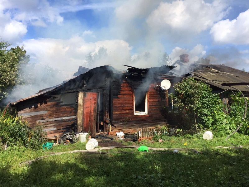Еще один крупный пожар сильно повредил жилой дом в Струнино