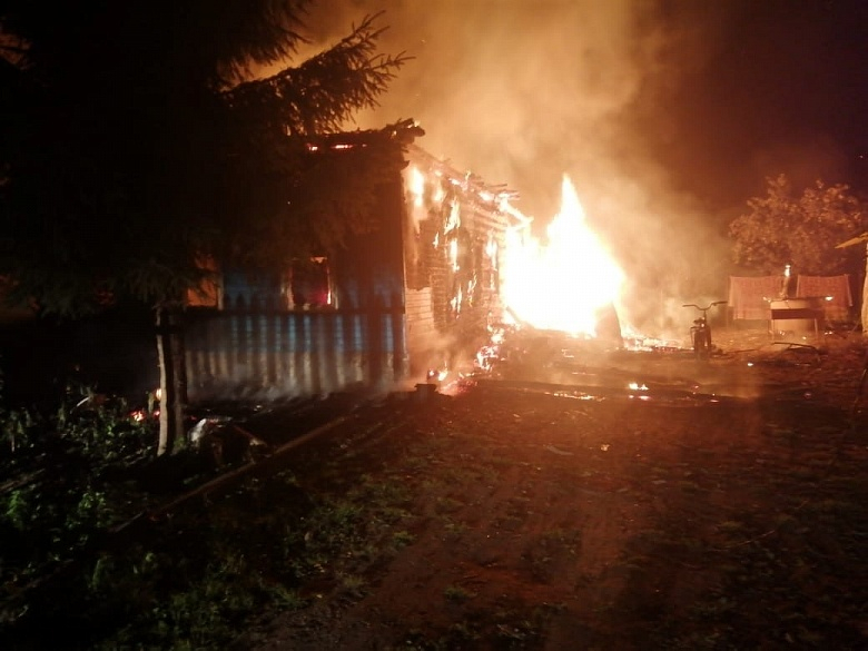 В Александровском районе сгорели два частных дома