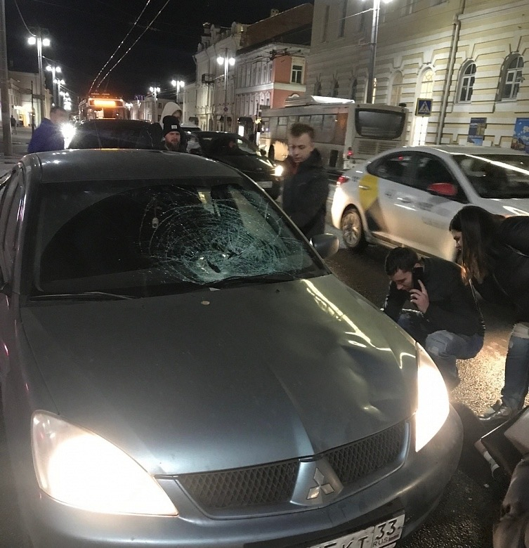 В центре Владимира на пешеходном переходе вновь сбили девушку
