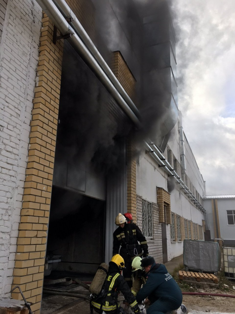 На пожаре в цеху ковровского предприятия мужчина получил ожоги