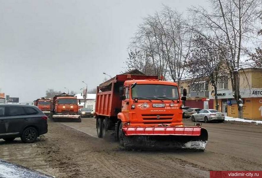 50 единиц техники устраняют последствия "ледяного дождя" во Владимире