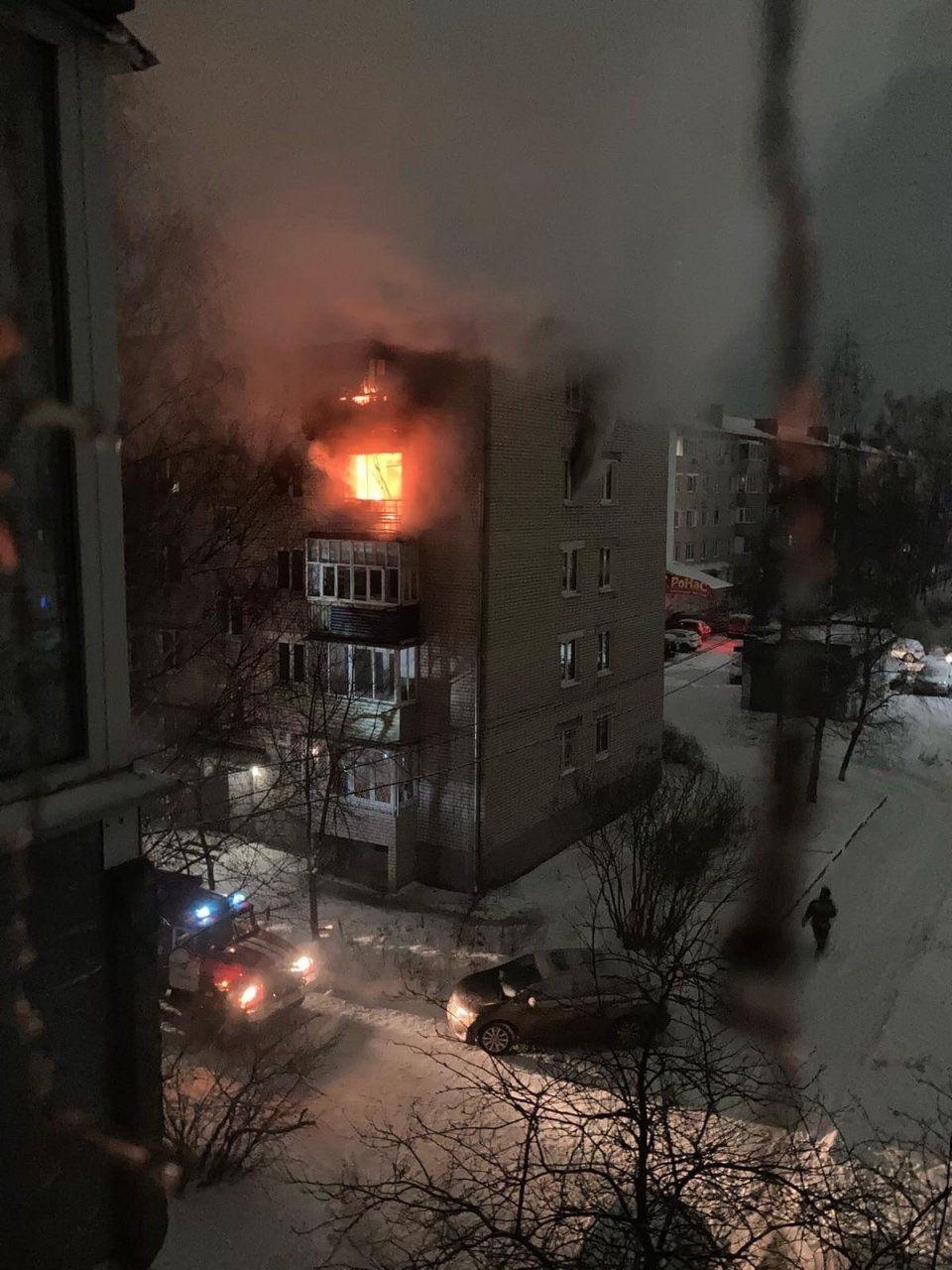 В Коврове пожарные вывели 30 человек из горящей пятиэтажки